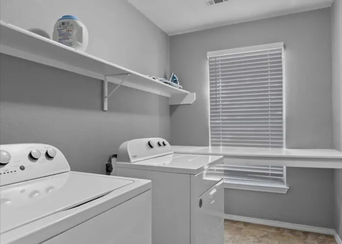 Holiday home Spacious & Stylish 4 Bedroom House Round Rock