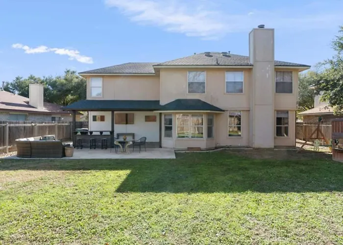 Spacious & Stylish 4 Bedroom House Holiday home Round Rock