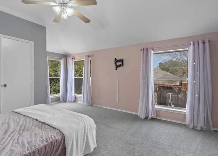 Holiday home Spacious & Stylish 4 Bedroom House *