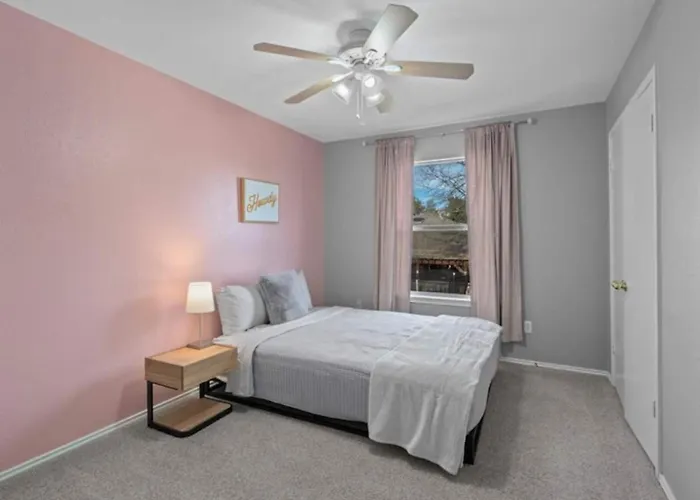 Holiday home Spacious & Stylish 4 Bedroom House Round Rock