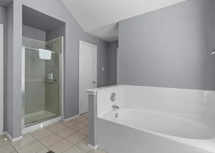 Spacious & Stylish 4 Bedroom House