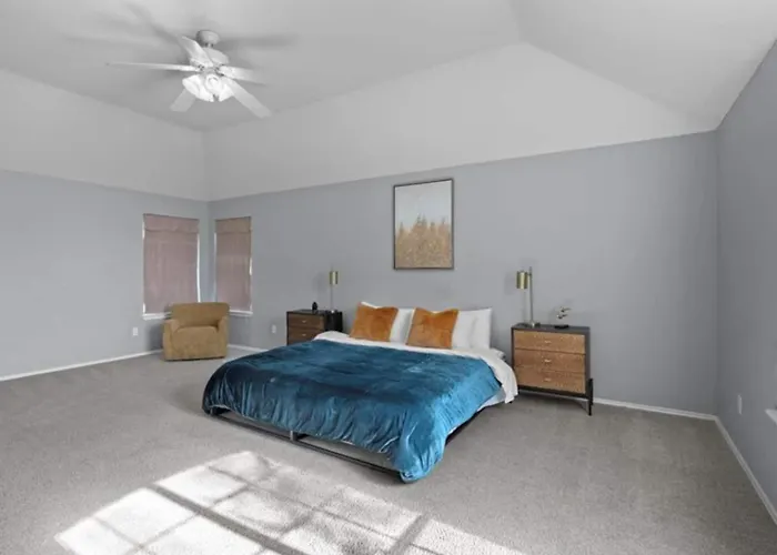 Spacious & Stylish 4 Bedroom House Holiday home *
