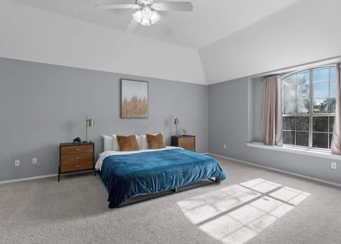 Spacious & Stylish 4 Bedroom House *