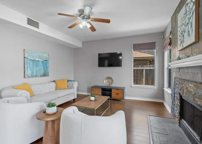 Spacious & Stylish 4 Bedroom House *