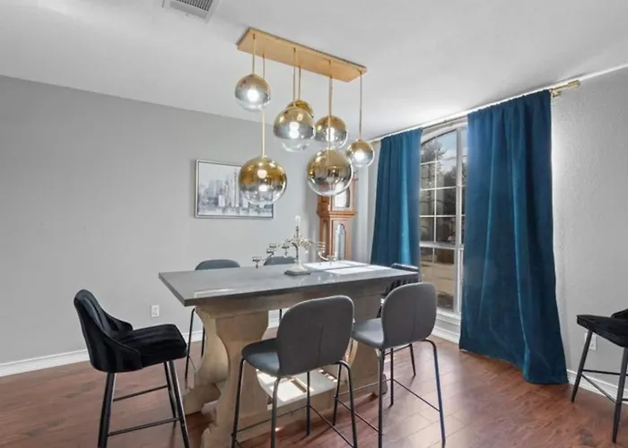 Spacious & Stylish 4 Bedroom House *