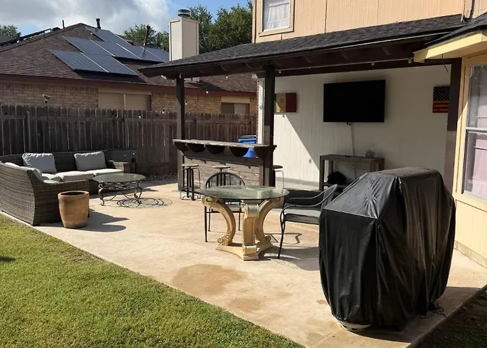Spacious & Stylish 4 Bedroom House * Round Rock